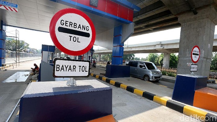 Pembangunan gerbang tol Becakayu hampir rampung. Hanya beberapa bagian saja yang tengah dikerjakan.