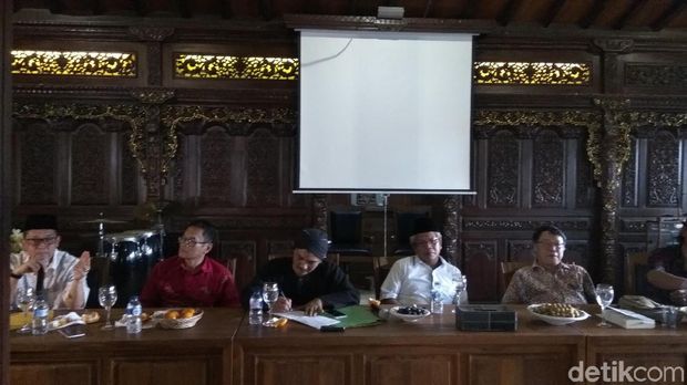 Para tokoh lintas agama mengikuti diskusi Nusantara Bertirakat yang diadakan Lesbumi NU 