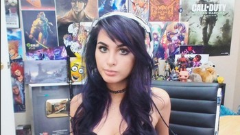Gamer cantik Sssniperwolf dengan nama asli Alia Shelesh asal Inggris, sejak 2013 sudah menjadi Youtuber game dan Cosplayer. Sudah banyak game yang dimainkannya seperti Overwatch, Destiny, Grand Theft Auto Online, The Evil Within, Metal Gear Solid V: The Phantom Pain, dan masih banyak lagi. Akun Instagramnya pun sudah diikuti jutaan fans. (Foto: Instagram/sssniperwolf)