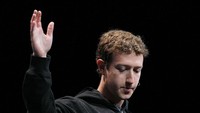 Mark Zuckerberg. Pria yang menemukan Facebook sejak berusia 19 tahun ini tercatat memiliki harta US$ 72,5miliar atau sekitar Rp 978 triliun. Dalam setahun harta Zuckebrberg naik US$ 15,5miliar atau sekitar Rp 209 triliun. Justin Sullivan/Getty Images.