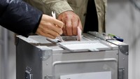 Pemilu Jepang dipercepat 1 tahun dengan alasan mendesak (REUTERS/Toru Hanai)