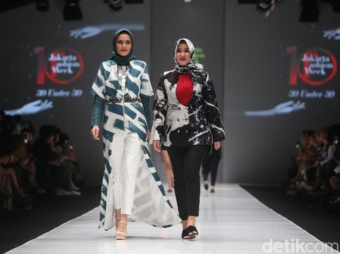 Desainer Indonesia Bhineka dan Berkarya di Perayaan 10 Tahun JFW 