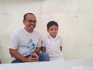 Cara Sogi Indra Dhuaja Ajarkan Cuci Tangan pada Anak