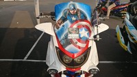 Bagaimana Otolovers, tertarik untuk mengecat motor anda dengan tema karakter super hero lain juga? Foto: Tri Ispranoto
