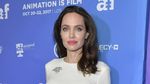 Gaya Angelina Jolie di Red Carpet Bareng Shiloh dan Zahara