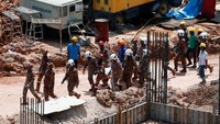 Evakuasi pencarian korban lain masih terus dilakukan. (Dok. REUTERS/Lai Seng Sin)