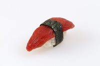 Supermarket Ini Bikin Tuna Sushi untuk Vegetarian dengan Bahan Tomat!