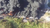 Peristiwa kebakaran terjadi pada Sabtu (21/10) kemarin di Parkensburg, Virginia, Amerika Serikat (Tim Garretson/via REUTERS)