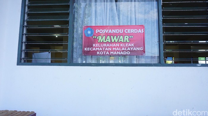 Posyandu cerdas Mawar di Kelurahan Kleak, Kecamatan Malalayang, Manado menjadi salah satu tempat multifungsi untuk beberapa kegiatan UKBM (upaya kesehatan bersumberdaya masyarakat). Kegiatan yang dilakukan di antaranya pendidikan anak usia dini (PAUD), prolansia, puskesmas keliling, dan pos pelayanan terpadu (posyandu). Foto: Widiya Wiyanti/detikHealth Posyandu cerdas Mawar di Kelurahan Kleak, Kecamatan Malalayang, Manado menjadi salah satu tempat multifungsi untuk beberapa kegiatan UKBM (upaya kesehatan bersumberdaya masyarakat). Kegiatan yang dilakukan di antaranya pendidikan anak usia dini (PAUD), prolansia, puskesmas keliling, dan pos pelayanan terpadu (posyandu). Foto: Widiya Wiyanti/detikHealth