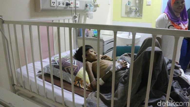 Kisah Pilu Afis, Anak Yatim yang Idap Kelainan Hati dan Gizi Buruk Kisah Pilu Afis, Anak Yatim yang Idap Kelainan Hati dan Gizi Buruk
