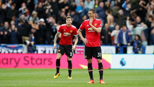 Setan Merah Tumbang di Huddersfield