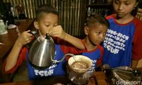 Para Barista Cilik Beraksi Sajikan Kopi Banyuwangi yang Enak