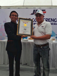 JNE Pecahkan Rekor Muri 'Mewarnai Indonesia' di Hari Jadi ke-27