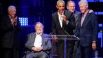 Bush Dorong Bush, 5 eks Presiden AS Bertemu dalam 1 Panggung