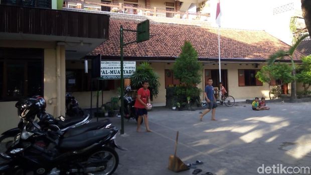 Cara Mbah Umar Memberi 'Sanksi' untuk untuk Para Santri yang Nakal
