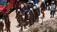 Tanah longsor di Tanjung Bungah, sebelah utara Penang ini terjadi di sebuah lokasi konstruksi, di mana dua menara kondominium berlantai 49 tengah dibangun. (Dok. REUTERS/Lai Seng Sin)