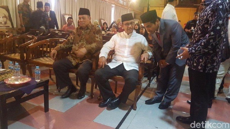 Anies dan Menristek Hadiri Acara Santri of The Year Anies dan Menristek Hadiri Acara Santri of The Year
