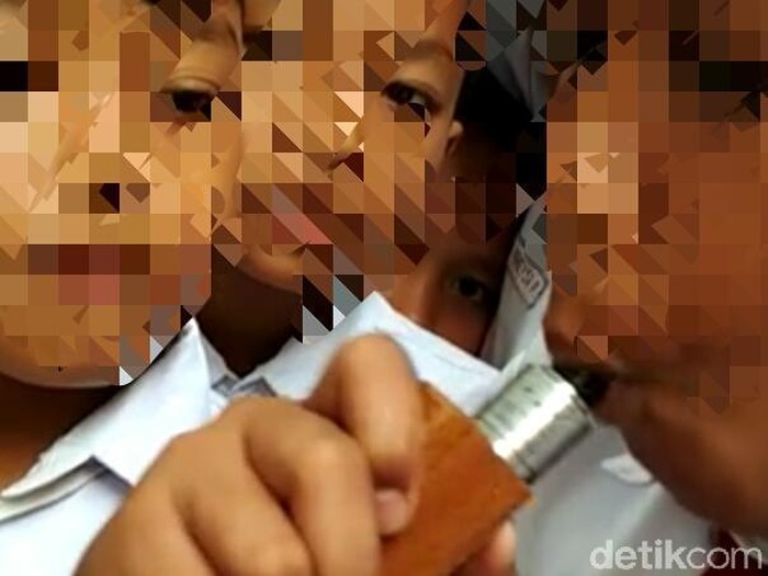 Komentar Dokter Paru Soal Video Viral Anak SD yang Isap Vapor