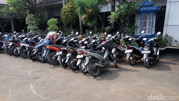 101 Remaja Ditangkap saat Hendak Tawuran di Bekasi, 4 Celurit Disita