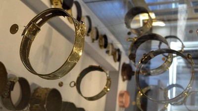 Foto: Unik! Museum Ini Koleksinya Kalung Anjing