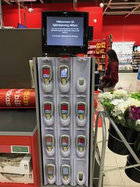 Cashierless alias belanja tanpa kasir di supermarket.
