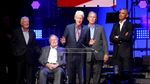 Bush Dorong Bush, 5 eks Presiden AS Bertemu dalam 1 Panggung