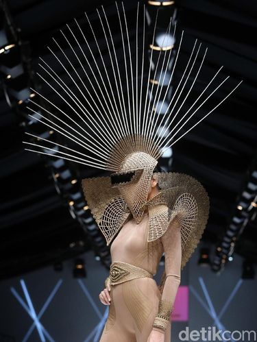 Desainer Indonesia Bhineka dan Berkarya di Perayaan 10 Tahun JFW 