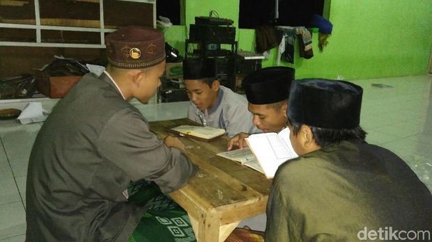  Tuna Netra di Usia 3 Tahun, Zainal Hapal Quran Sejak Kanak-kanak