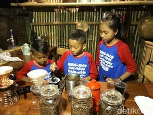 Para Barista Cilik Beraksi Sajikan Kopi Banyuwangi yang Enak