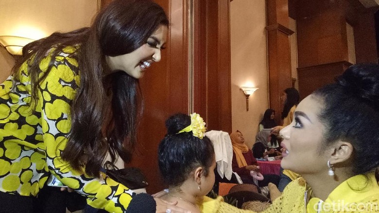 Ashanty dan Krisdayanti Saling Curhat Tentang Anak Ashanty dan Krisdayanti Saling Curhat Tentang Anak
