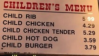 Lagi-lagi berhubungan dengan menu anak. Di sini ada child rib, child hot dog sampai child burger. Foto: Istimewa