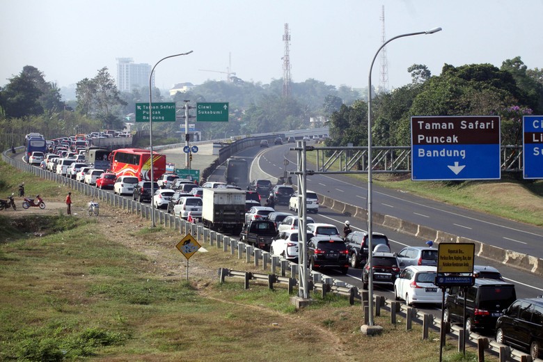 Jalanan menuju Puncak Bogor Foto: ANTARA FOTO/Yulius Satria Wijaya/aww/17. Jalanan menuju Puncak Bogor Foto: ANTARA FOTO/Yulius Satria Wijaya/aww/17.