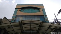Toko Mahesh berlokasi tak jauh dari ITC Fatmawati 