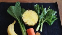 Seorang wanita di Tokyo lebih memilih smoothies sebagai menu sarapan. Isiannya bayam mustard Jepang, seledri, wortel, pisang, nanas dan jahe. Foto: Istimewa