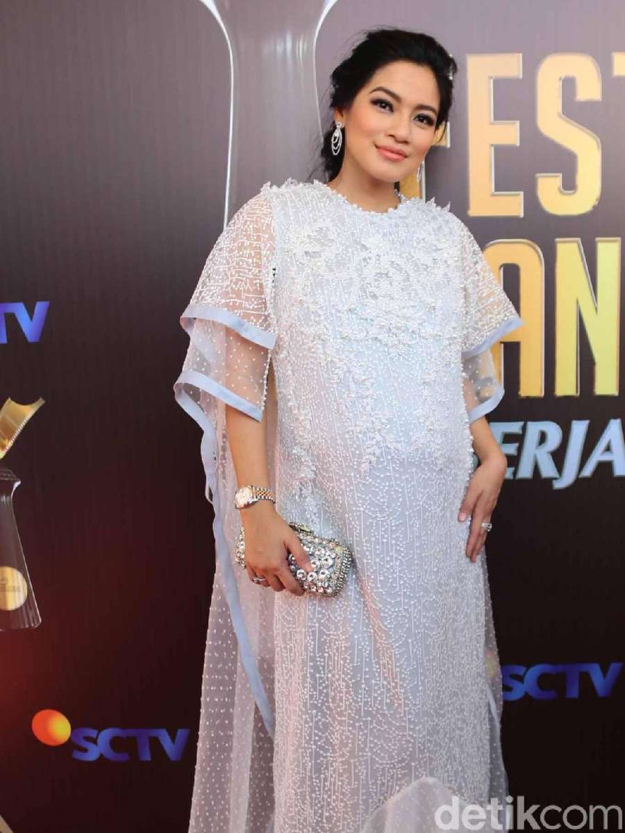 Titi Kamal, Si Bumil Cantik