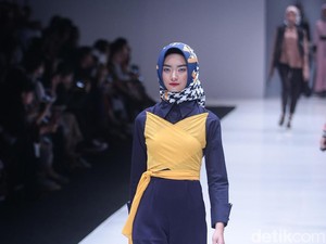 Zaskia Sungkar Rilis Koleksi Busana Muslim Ngepop di Jakarta Fashion Week