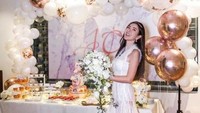 Di medsosnya, Jamie Chua selalu tampil glamor. Dia dijuluki ratu Instagram Singapura. Foto: Instagram/jamiechua
