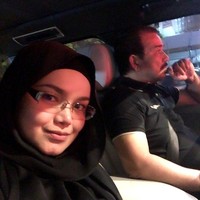 Aura cantik ibu hamil dari pelantun Bukan Cinta Biasa itu juga terlihat dari foto ini ketika Siti Nurhaliza tak menerapkan makeup. Wajahnya tampak polos hanya memulaskan lipstik warna bibir dan alis rapi. Foto: Dok. Instagram @ctdk