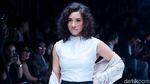 Genit, Seksi dan Menawan! Aksi Para Selebriti di Jakarta Fashion Week 2018