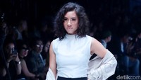 Dan tentunya Jennifer Bachdim yang disebut-sebut tampil seksi dengan bergaya sporty classic. Pool/Ismail/detikFoto.