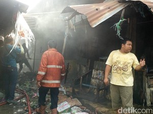 Korsleting Listrik, Pasar Legi di Mojokerto Terbakar