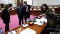 Selanjutnya adalah Dra. Niniek Kun Naryatie (Rep Argentina merangkap Rep Paraguay dan Rep Oriental Uruguay berkedudukan di Buenos Aires), Drs. R. P. Pratito Soeharyo (Laos), Raden Mohammad Benyamin Scott Carnadi, S.H., M.B.A., LL.M (Rep Fiji merangkap Rep Kiribari, Rep Nauru dan Tuvalu, berkedudukan di Suva), Drs. Rossalis Rusman Adenan, M.B.A (Sudan), Salman Al Farisi, S.E., M.A (Afsel merangkap Kerajaan Lesotho, Kerajaan Swaziland dan Rep Botswana, berk3dudukan di Pretoria), Drs. Sinyo Harry Sarundajang (Filipina merangkap Rep Kep Marshall dan rep Palau, berkedudukan di Manilla), Sudirman Haseng, S.E., M.Si (Kamboja), Dr. Sudjatmiko, M.A (Brunei Darussalam) dan Prof. Dr. Todung Mulya Lubis, SH., LL.M (Norwegia).