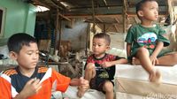 berkembangnya zaman dan kemajuan teknologi, jenis permainan online ternyata menjadi lawan utama permainan tradisional.