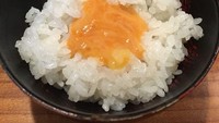 Ada fermentasi usus teripang yang punya aroma sangat tajam. Tampilannya seperti lendir berwarna orange. Cocok dinikmati bersama sake.