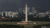 Hujan disertai kilat/petir dan angin kencang berdurasi singkat akan terjadi hingga menjelang malam hari, terutama di wilayah Jakarta Selatan.