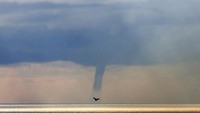 Tornado di Prancis. Foto: AFP PHOTO / VALERY HACHE