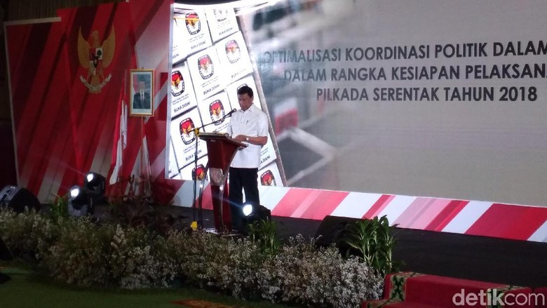 Rapat Pilkada Serentak, Wiranto Bicara Pemimpin yang Kompeten Rapat Pilkada Serentak, Wiranto Bicara Pemimpin yang Kompeten