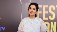 Perut hamilnya sudah kelihatan semakin besar. Foto: Titi Kamal (Ismail/detikHOT)