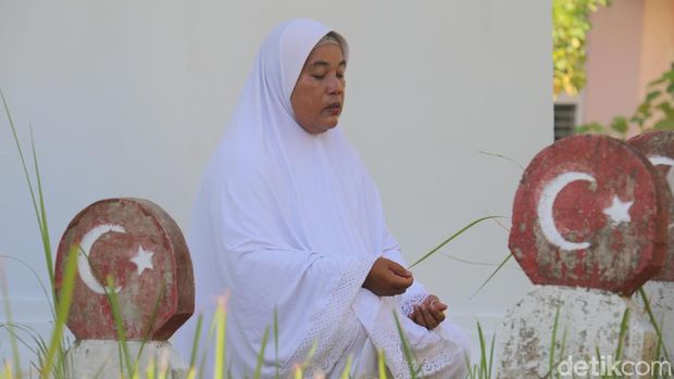 Azimah sang juru kunci