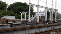 Kebakaran hebat pada 19 Mei lalu menghanguskan hampir seluruh bangunan Stasiun Klender, Jakarta Timur.